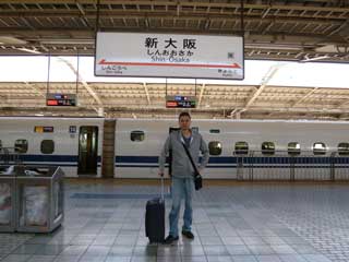 新幹線で新大阪に到着